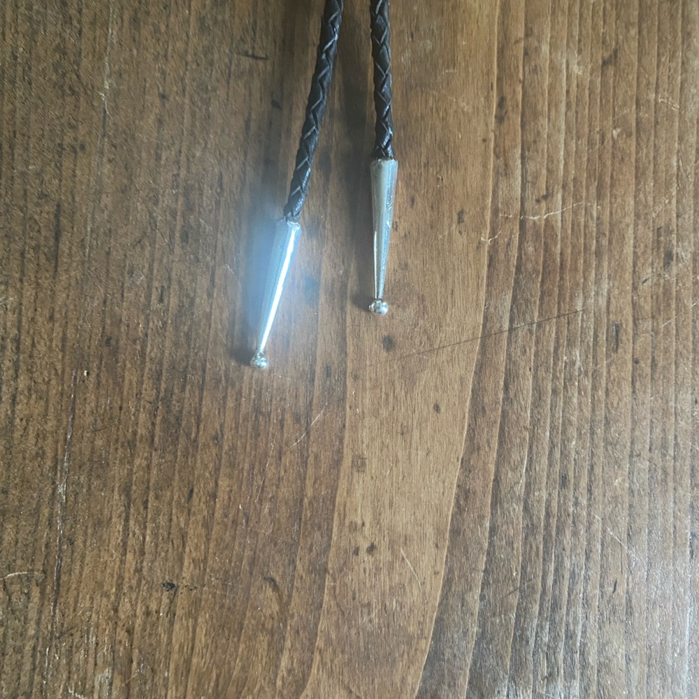 Elegant Sterling Silver Bolo Tie with leather ties also tipped with silver - Picture 7 of 11